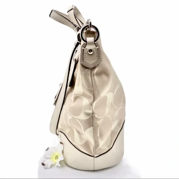 EUC Coach Campbell Signature Izzy Ivory Shoulder Bag - Picture 5 of 15
